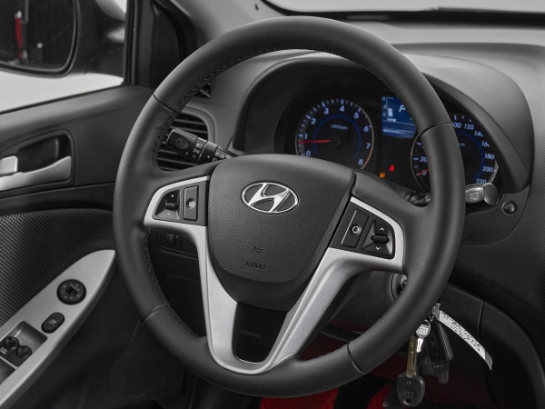 Hyundai Solaris, I фото №10