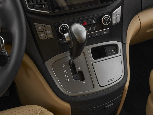 Hyundai H-1, II Рестайлинг 2 фото №16