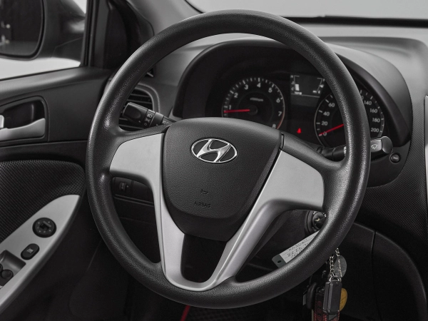 Hyundai Solaris, I фото №10