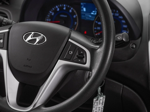 Hyundai Solaris, I фото №12