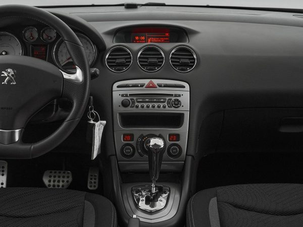 Peugeot 408, I фото №12