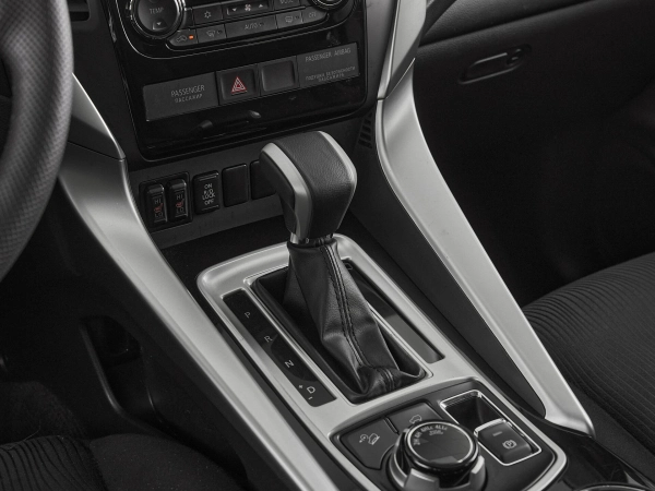 Mitsubishi Pajero Sport, III фото №15