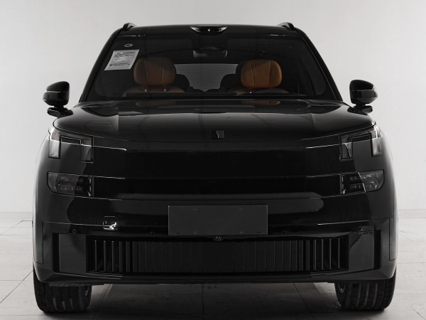 Lynk & Co 900, I фото №2