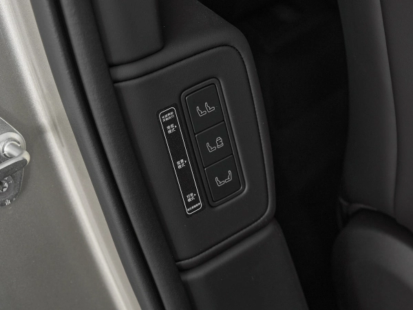 Lynk & Co 900, I фото №23