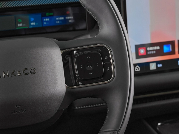 Lynk & Co 900, I фото №13