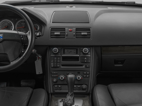 Volvo XC90, I Рестайлинг фото №15
