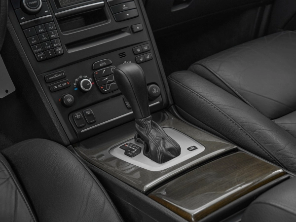 Volvo XC90, I Рестайлинг фото №16