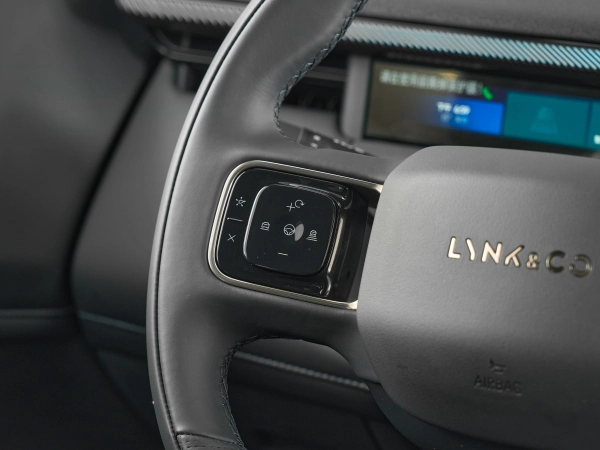 Lynk & Co 900, I фото №12