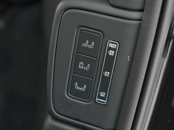 Lynk & Co 900, I фото №26