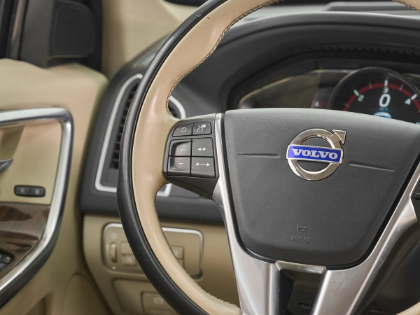 Volvo XC60, I Рестайлинг фото №11