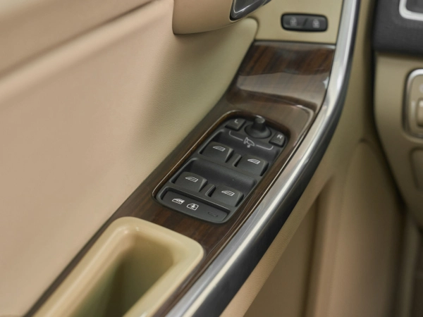 Volvo XC60, I Рестайлинг фото №13