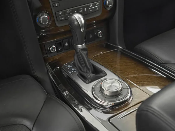Infiniti QX56, II фото №18