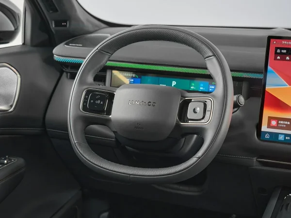 Lynk & Co 900 фото №11