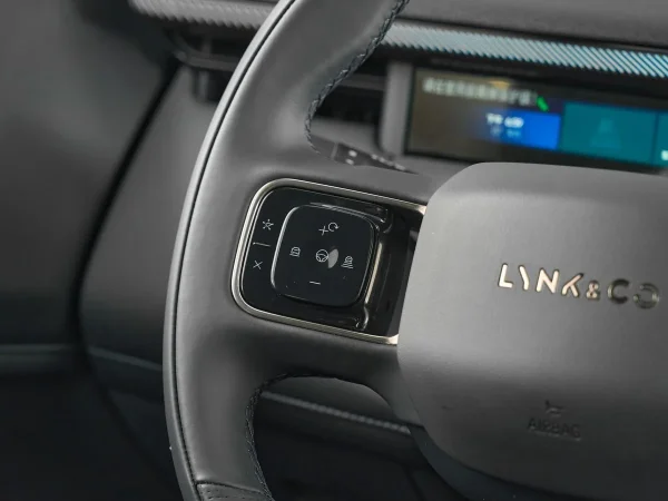 Lynk & Co 900 фото №12