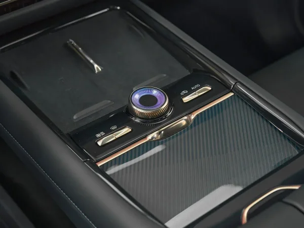 Lynk & Co 900 фото №18