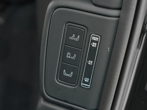 Lynk & Co 900 фото №26
