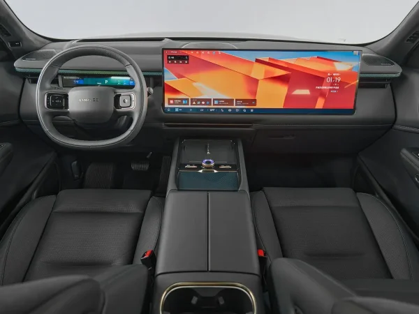 Lynk & Co 900 фото №9