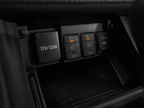Toyota Corolla, XI (E160, E170, E180) Рестайлинг 1 фото №17