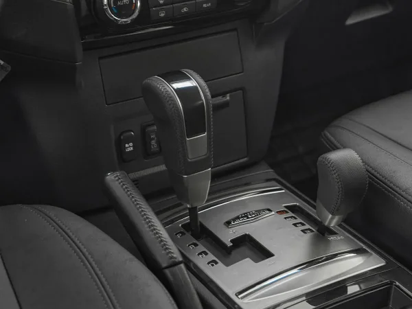 Mitsubishi Pajero, IV Рестайлинг 2 фото №15