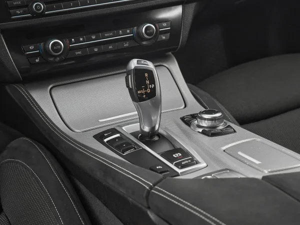 BMW 5 серии, VI (F10/F11/F07) Рестайлинг фото №17