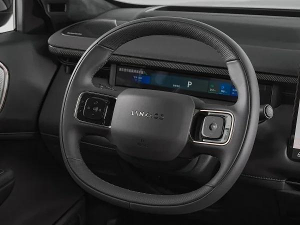Lynk & Co 900 фото №11