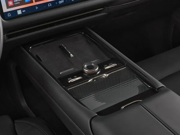 Lynk & Co 900 фото №21