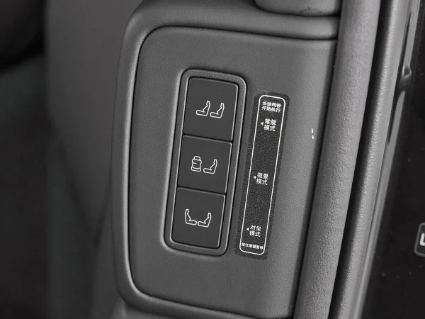 Lynk & Co 900 фото №29