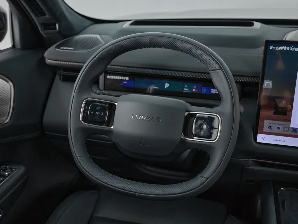 Lynk & Co 900 фото №11