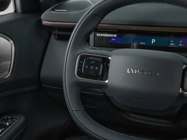 Lynk & Co 900 фото №13