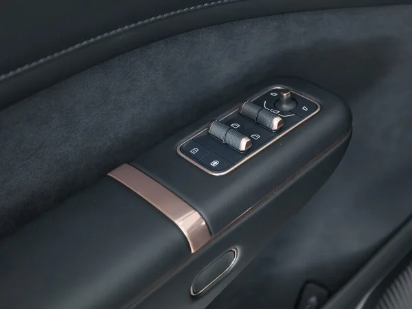 Lynk & Co 900 фото №14