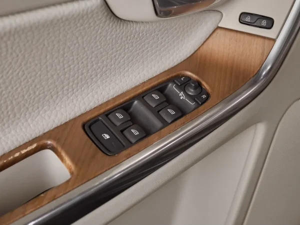 Volvo XC60, I Рестайлинг фото №14