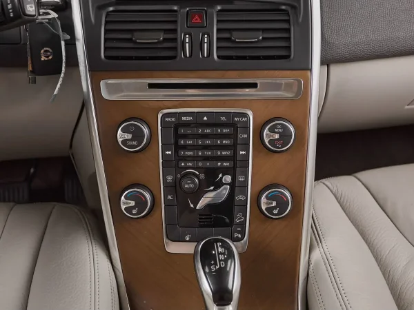 Volvo XC60, I Рестайлинг фото №17