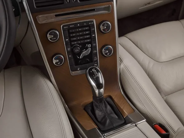 Volvo XC60, I Рестайлинг фото №18