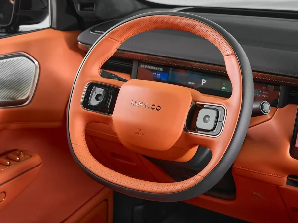 Lynk & Co 900 фото №11