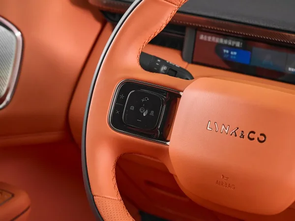 Lynk & Co 900 фото №12