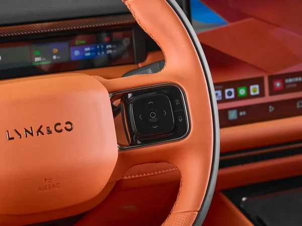 Lynk & Co 900 фото №13