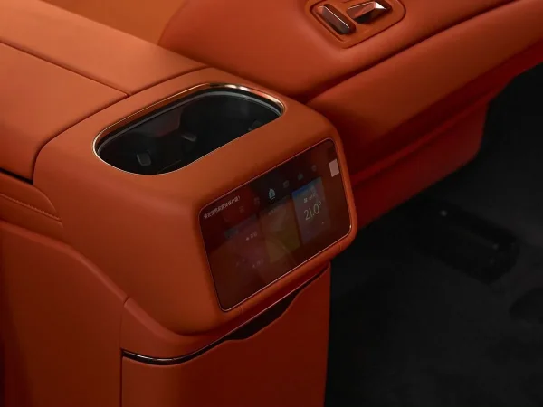 Lynk & Co 900 фото №25