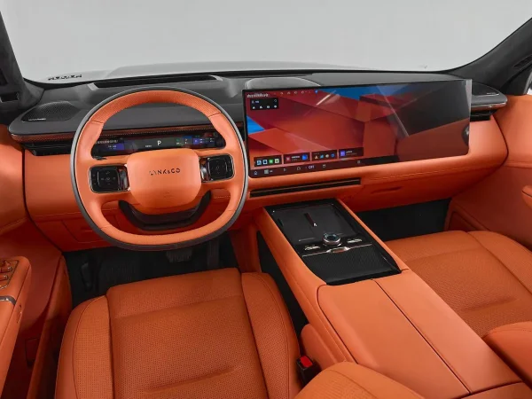 Lynk & Co 900 фото №8
