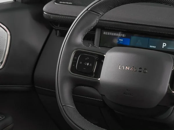 Lynk & Co 900 фото №12