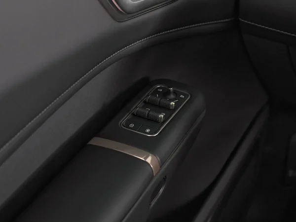 Lynk & Co 900 фото №14