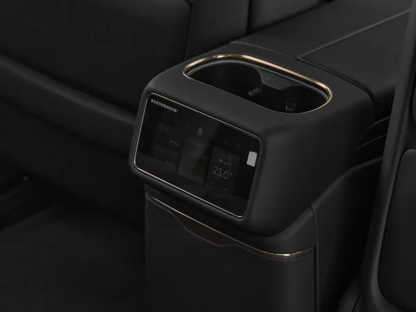 Lynk & Co 900 фото №22
