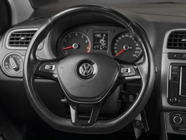 Volkswagen Polo, V Рестайлинг фото №10