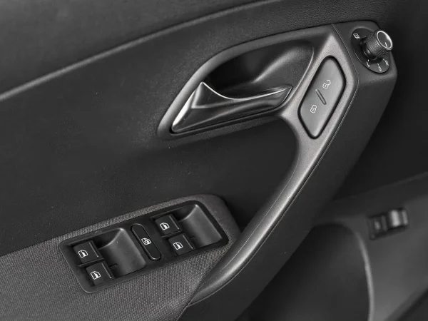 Volkswagen Polo, V Рестайлинг фото №11
