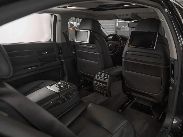 BMW 7 серии, V (F01/F02/F04) Рестайлинг фото №17