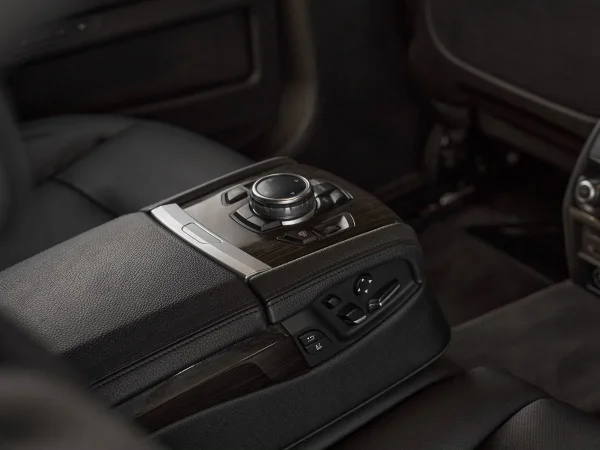 BMW 7 серии, V (F01/F02/F04) Рестайлинг фото №20