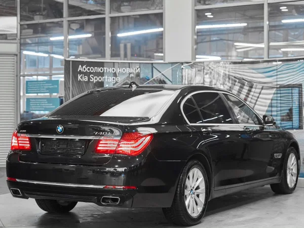 BMW 7 серии, V (F01/F02/F04) Рестайлинг фото №6