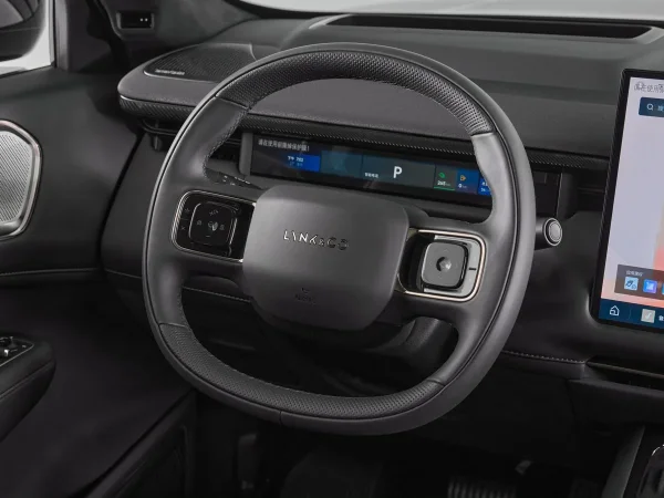 Lynk & Co 900 фото №11