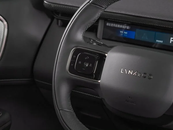 Lynk & Co 900 фото №12