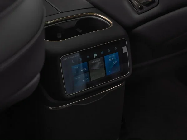 Lynk & Co 900 фото №22