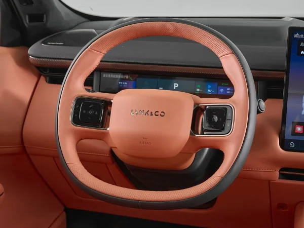 Lynk & Co 900 фото №11